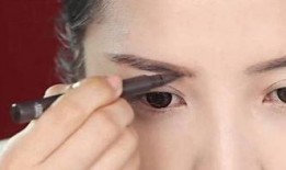 爆料大神剃眉毛视频播放,网红大神挑战新潮流，视频播放量爆表！