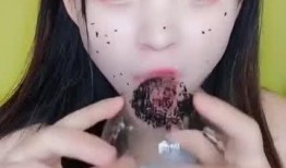 爆料雨衣妹妹视频,视频引发热议！