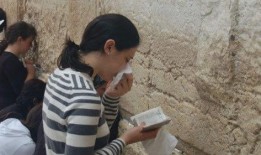 娱乐吃瓜君女子,女子背后的惊人真相