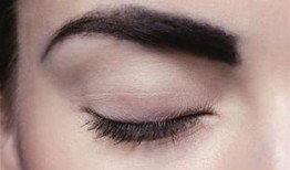 爆料大神剃眉毛视频播放,网红大神挑战新潮流，视频播放量爆表！