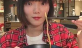 吃拉面的女人在线观看,跟随镜头探寻吃拉面的女人